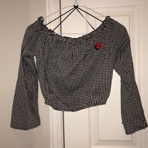 Off the shoulder printed crop top🖤